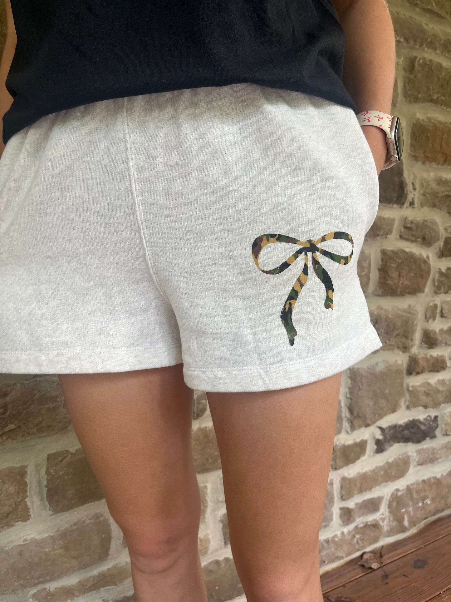 CAMO BOW SWEATSHORTS