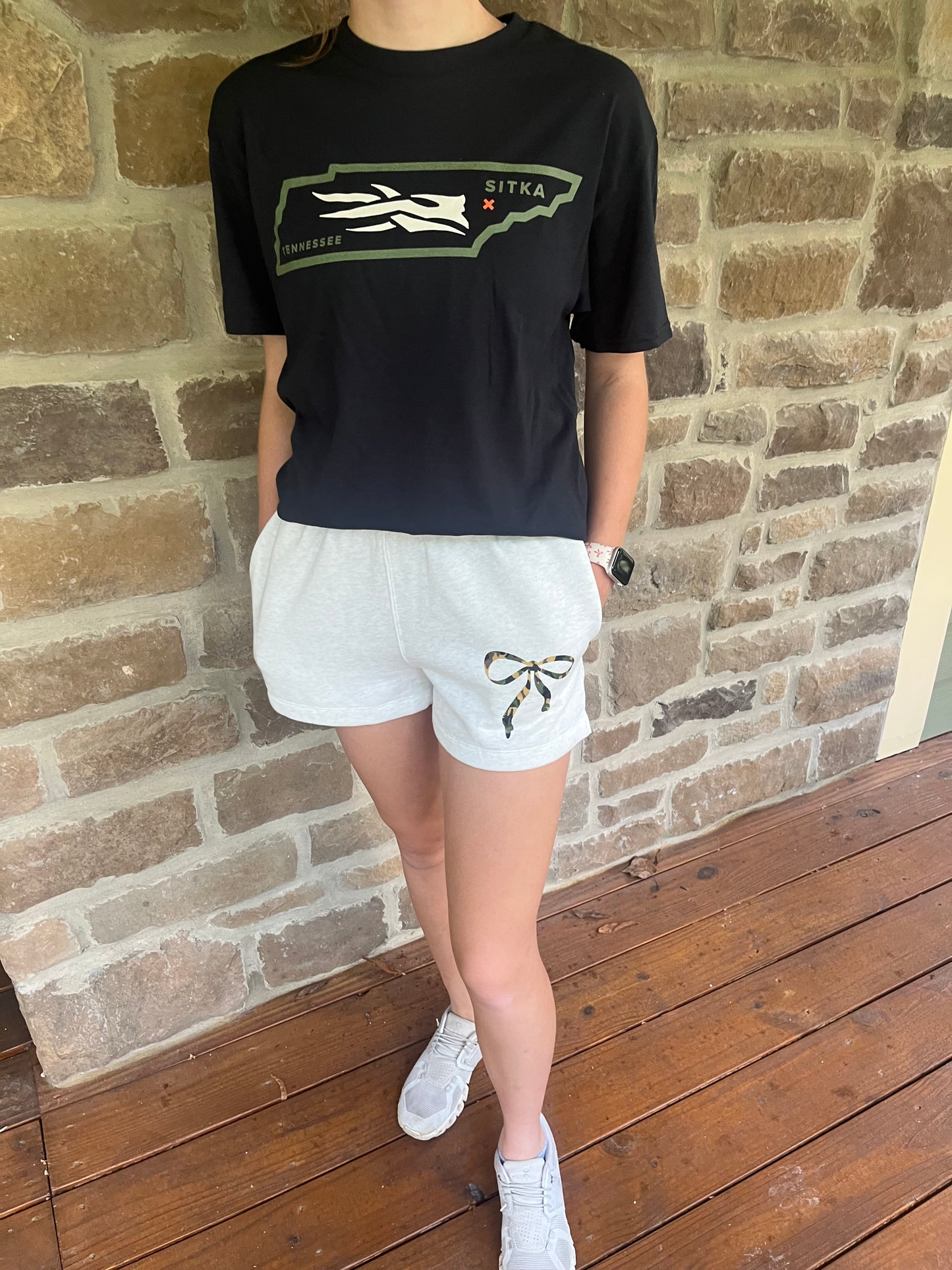 CAMO BOW SWEATSHORTS
